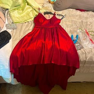 i’m selling my freshmen homecoming dress. very cute and elegant